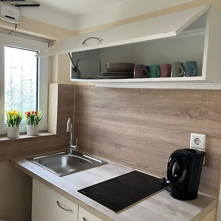 بيت ضيافة Highway 2*